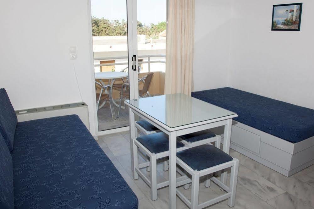 Blue Sky Apartment Agia Marina  Bagian luar foto