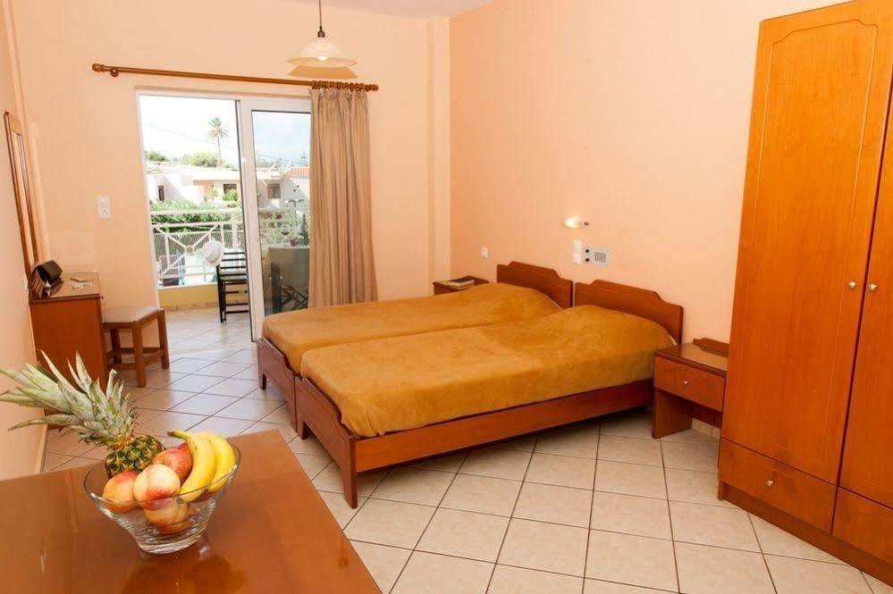 Blue Sky Apartment Agia Marina  Bagian luar foto